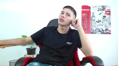 cumandres online show from October 6, 2025, 2:14 pm