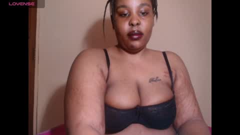 Snapshot of cumfordaddy111 chatting on June 17, 2026, 7:33 am Sweet mona online show from June 17, 2026, 7:33 am