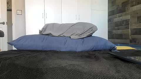 Charlie Mitchell   online show from December 15, 2025, 5:50 pm