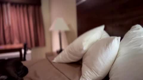 i love to be held unconcious online show from October 22, 2025, 3:07 am