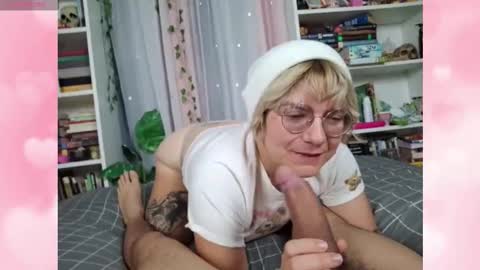 Snapshot of cumslutpawg chatting on October 19, 2025, 3:34 pm cumslutpawg online show from October 19, 2025, 3:34 pm