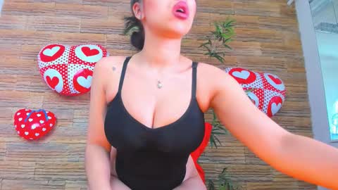 cupcake_izzy online show from February 17, 2026, 5:26 am