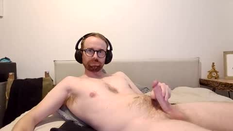 Snapshot of curiousbee73 chatting on November 15, 2025, 12:19 am curiousbee73 online show from November 15, 2025, 12:19 am