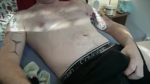 Snapshot of curiousmax18 chatting on December 16, 2025, 5:40 pm Maxx online show from December 16, 2025, 5:40 pm