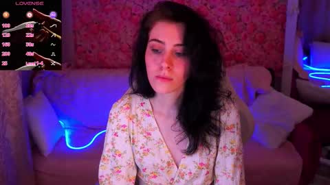 Snapshot of curleyblueeyes chatting on March 24, 2026, 2:44 pm curleyblueeyes online show from March 24, 2026, 2:44 pm