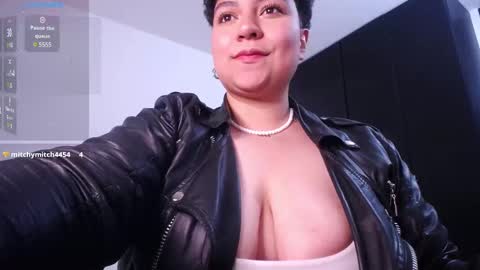Bruna  online show from December 12, 2024, 4:59 am