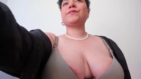 Bruna  online show from February 9, 2025, 7:41 pm