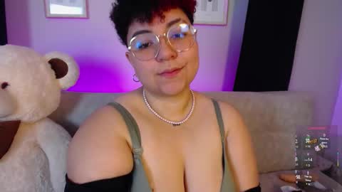 Snapshot of curly_cam_queen chatting on February 10, 2026, 1:15 pm Bruna online show from February 10, 2026, 1:15 pm