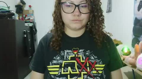 Vannesa online show from May 26, 2026, 3:02 am