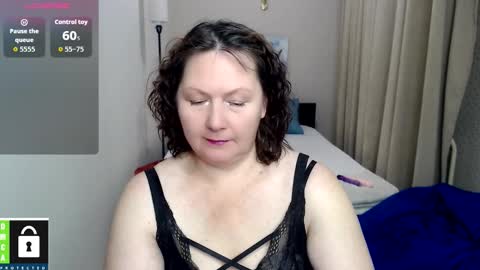 curvy_girlz online show from October 18, 2025, 3:46 pm