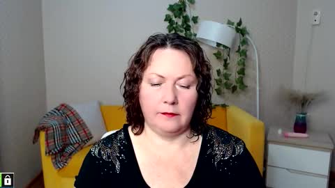 curvy_girlz online show from November 6, 2025, 5:36 pm