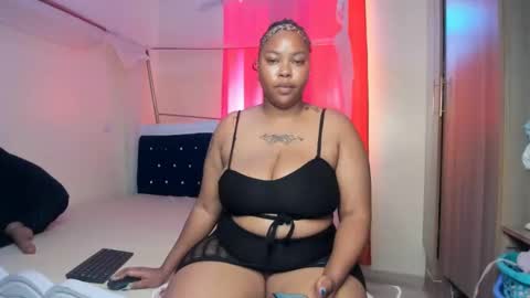 Snapshot of curvy_latoya chatting on February 26, 2025, 11:09 am Curvy Latoya online show from February 26, 2025, 11:09 am