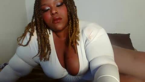 Snapshot of curvybcelinemixe chatting on December 21, 2024, 7:24 am Cline online show from December 21, 2024, 7:24 am