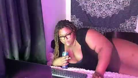 Snapshot of curvybcelinemixe chatting on February 20, 2025, 3:34 am Cline online show from February 20, 2025, 3:34 am