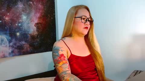 Snapshot of curvycherry4u chatting on October 22, 2025, 3:29 am C H E R R Y online show from October 22, 2025, 3:29 am