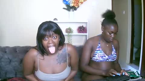 Snapshot of curvyebony1 chatting on January 12, 2025, 1:16 pm curtis online show from January 12, 2025, 1:16 pm