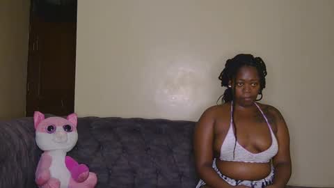 Snapshot of curvyebony1 chatting on February 12, 2025, 2:35 am curtis online show from February 12, 2025, 2:35 am