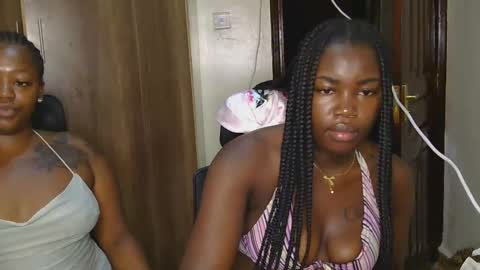 Snapshot of curvyebony1 chatting on March 8, 2025, 4:45 am curtis online show from March 8, 2025, 4:45 am