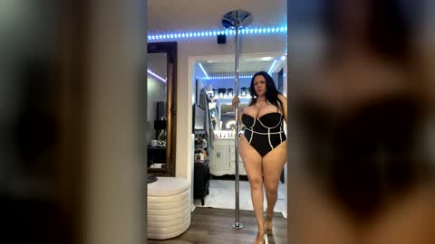 Snapshot of curvyfunlover chatting on June 10, 2026, 9:30 am curvyfunlover online show from June 10, 2026, 9:30 am