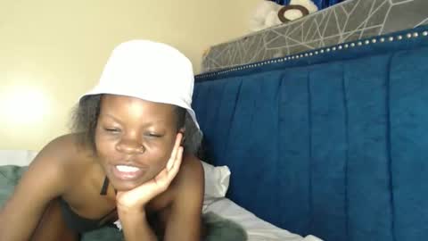 curvyjoan online show from February 19, 2026, 9:38 am