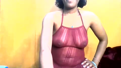 curvylyin online show from December 5, 2025, 1:09 pm