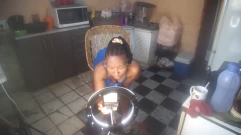 Snapshot of curvypear76x chatting on October 24, 2025, 5:48 am curvypear76x online show from October 24, 2025, 5:48 am