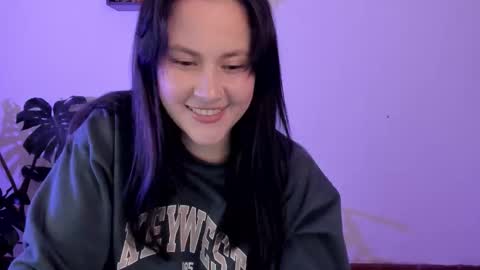 Vivi  online show from November 9, 2025, 4:00 am