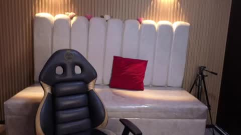 cute_angel_1 online show from June 27, 2026, 3:44 am