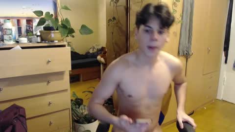 Snapshot of cute_boy859 chatting on December 27, 2024, 9:11 pm Tomas online show from December 27, 2024, 9:11 pm