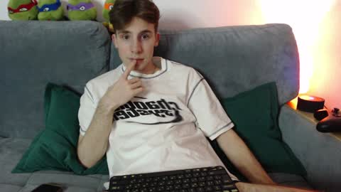 Snapshot of cute_brian chatting on January 24, 2025, 12:52 am Im Brian online show from January 24, 2025, 12:52 am