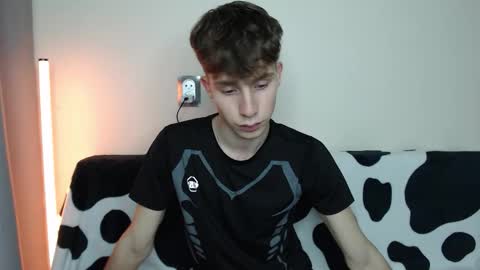 Snapshot of cute_brian chatting on October 16, 2025, 6:09 pm Im Brian online show from October 16, 2025, 6:09 pm