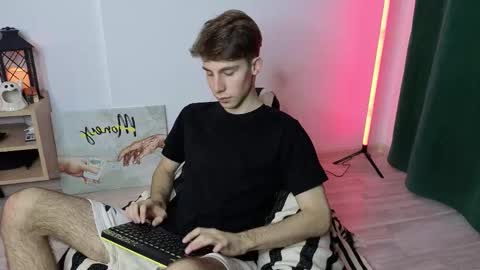 Snapshot of cute_brian chatting on October 28, 2025, 12:30 pm Im Brian online show from October 28, 2025, 12:30 pm