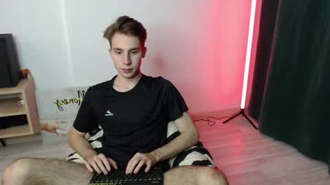 Snapshot of cute_brian chatting on November 2, 2025, 5:04 pm Im Brian online show from November 2, 2025, 5:04 pm