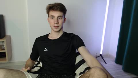 Snapshot of cute_brian chatting on November 9, 2025, 4:38 pm Im Brian online show from November 9, 2025, 4:38 pm