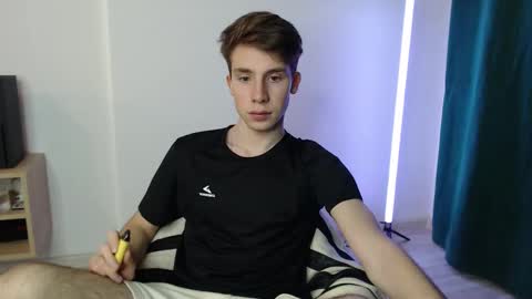 Snapshot of cute_brian chatting on November 15, 2025, 3:52 pm Im Brian online show from November 15, 2025, 3:52 pm