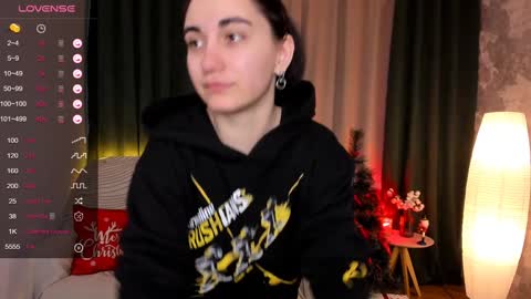 Snapshot of cute_chus chatting on December 28, 2024, 5:23 am Hanna online show from December 28, 2024, 5:23 am