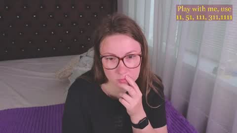 Snapshot of cute_darina chatting on June 22, 2026, 1:29 am Everyday stream in the same time online show from June 22, 2026, 1:29 am