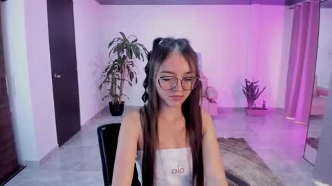 Snapshot of cute_fox_1 chatting on November 6, 2025, 2:29 pm Bella Fox online show from November 6, 2025, 2:29 pm