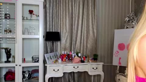 Snapshot of cute_fox_girl chatting on October 10, 2025, 7:40 am Anne online show from October 10, 2025, 7:40 am