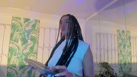 Sofa  online show from December 18, 2025, 8:26 pm