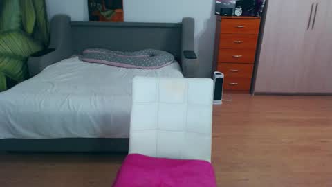 Snapshot of cute_jes chatting on October 27, 2025, 6:45 pm cute_jes online show from October 27, 2025, 6:45 pm