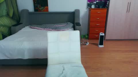 cute_jes online show from December 20, 2025, 6:26 pm