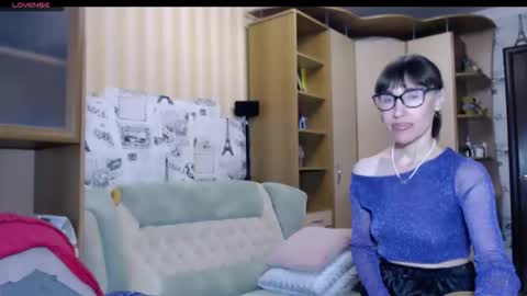 cute_lion_ online show from November 24, 2025, 1:11 pm