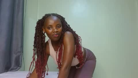 cute_lorna online show from April 13, 2026, 10:10 am