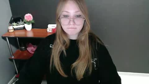Snapshot of cute_minx chatting on December 9, 2024, 10:54 am Veronica online show from December 9, 2024, 10:54 am