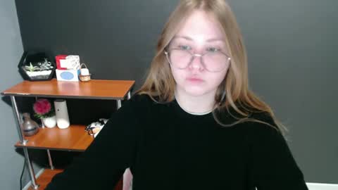 Snapshot of cute_minx chatting on January 4, 2025, 7:34 am Veronica online show from January 4, 2025, 7:34 am
