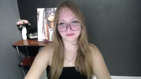 Snapshot of cute_minx chatting on September 18, 2025, 6:37 am Veronica online show from September 18, 2025, 6:37 am