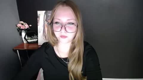 Snapshot of cute_minx chatting on October 7, 2025, 6:54 am Veronica online show from October 7, 2025, 6:54 am