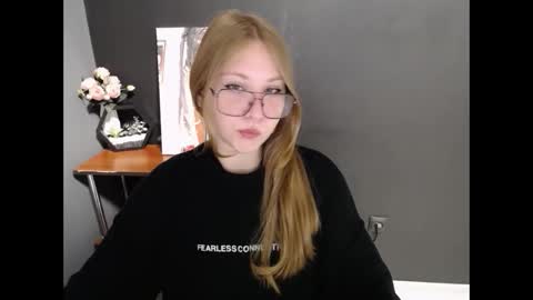 Snapshot of cute_minx chatting on October 13, 2025, 6:46 am Veronica online show from October 13, 2025, 6:46 am