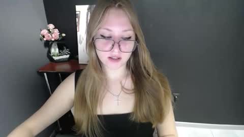 Snapshot of cute_minx chatting on October 17, 2025, 8:06 am Veronica online show from October 17, 2025, 8:06 am